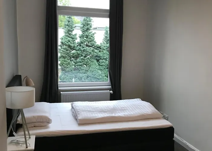 Fame Am Hauptbahnhof Hotel 2*